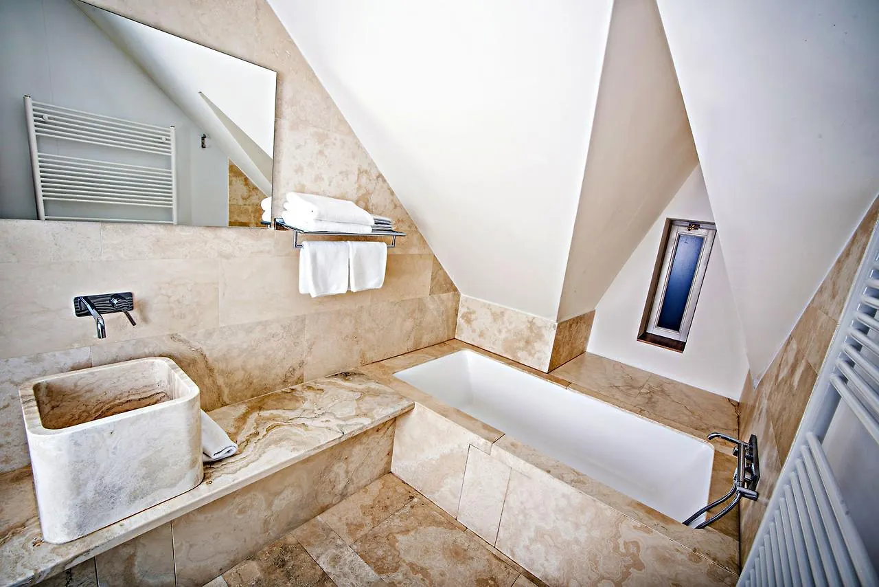 Hotel Golden Crown Prague 4*,