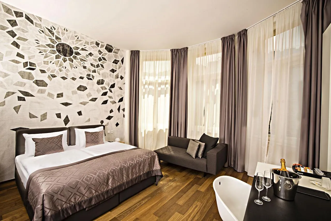 Hotel Golden Crown Prague